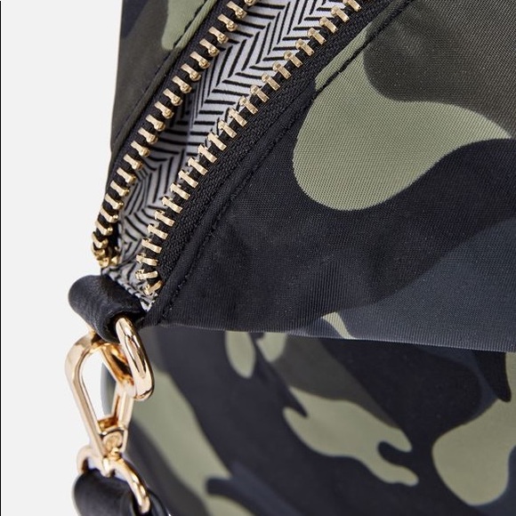 Camp Weekender Bag - Picture 2 of 4